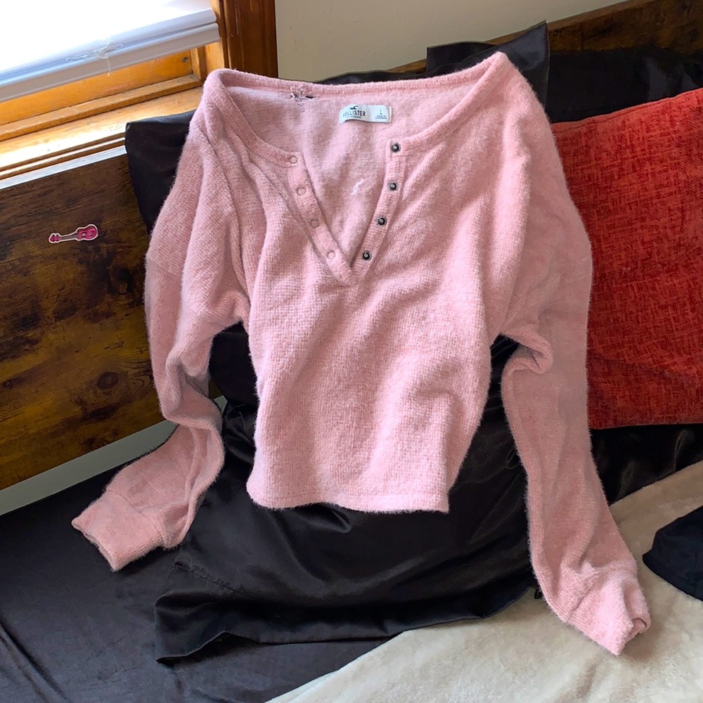 L soft pink Hollister sweater